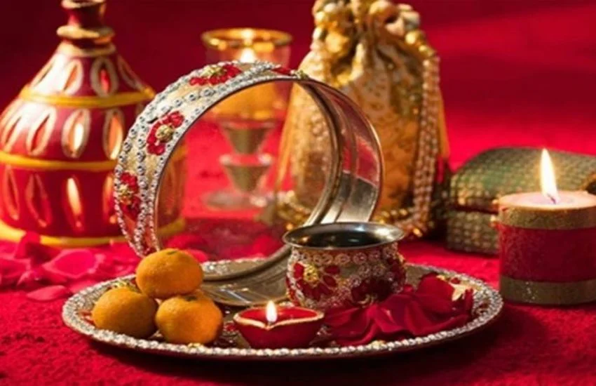ਕਰਵਾਚੌਥ ਮੌਕੇ ਬਣ ਰਹੇ ਕਈ ਮਹਾ-ਸ਼ੁੱਭ ਯੋਗ; ਜਾਣੋ ਸਰਗੀ ਖਾਣ ਦਾ ਸਹੀ ਸਮਾਂ ਅਤੇ ਕਦੋਂ ਦਿਖੇਗਾ ਚੰਨ